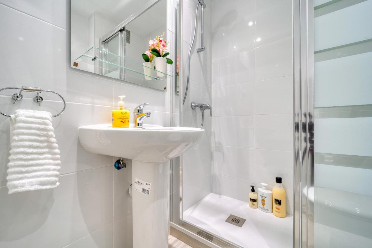 B Casacafe Madrid Pozuelo 2 Bano Fuera De La Habitacion O Compartido Посуело-де-Аларкон Екстер'єр фото